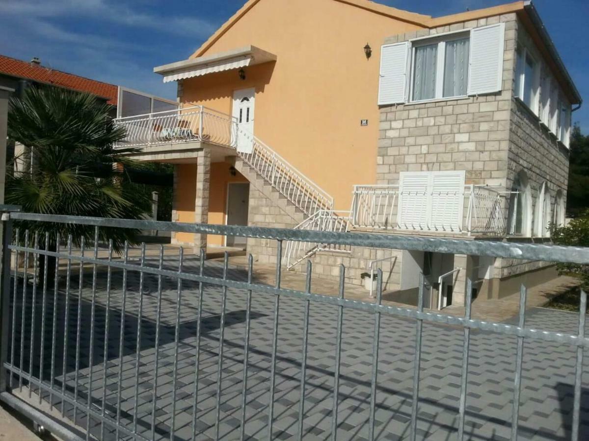 Apartments Alma Orebić Eksteriør bilde